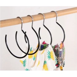 Вішалка-плечики в чорному силіконі для шарфа, хусток, краваток.